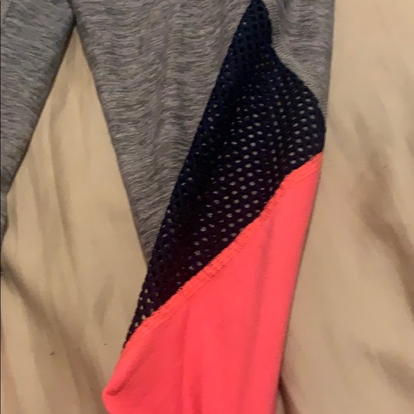 Under armor Capri leggings - Picture 2 of 3
